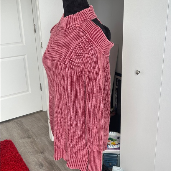 VENUS Raspberry Cowl Neck Sweater - Picture 4 of 4